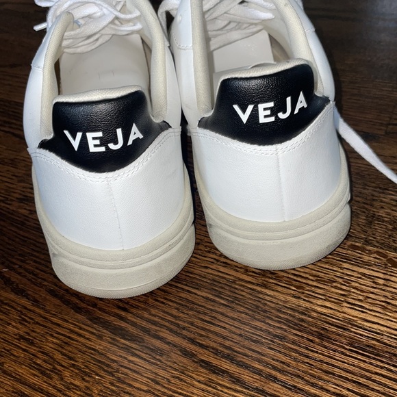 Veja Gender Inclusive Esplar Sneaker - Picture 4 of 11